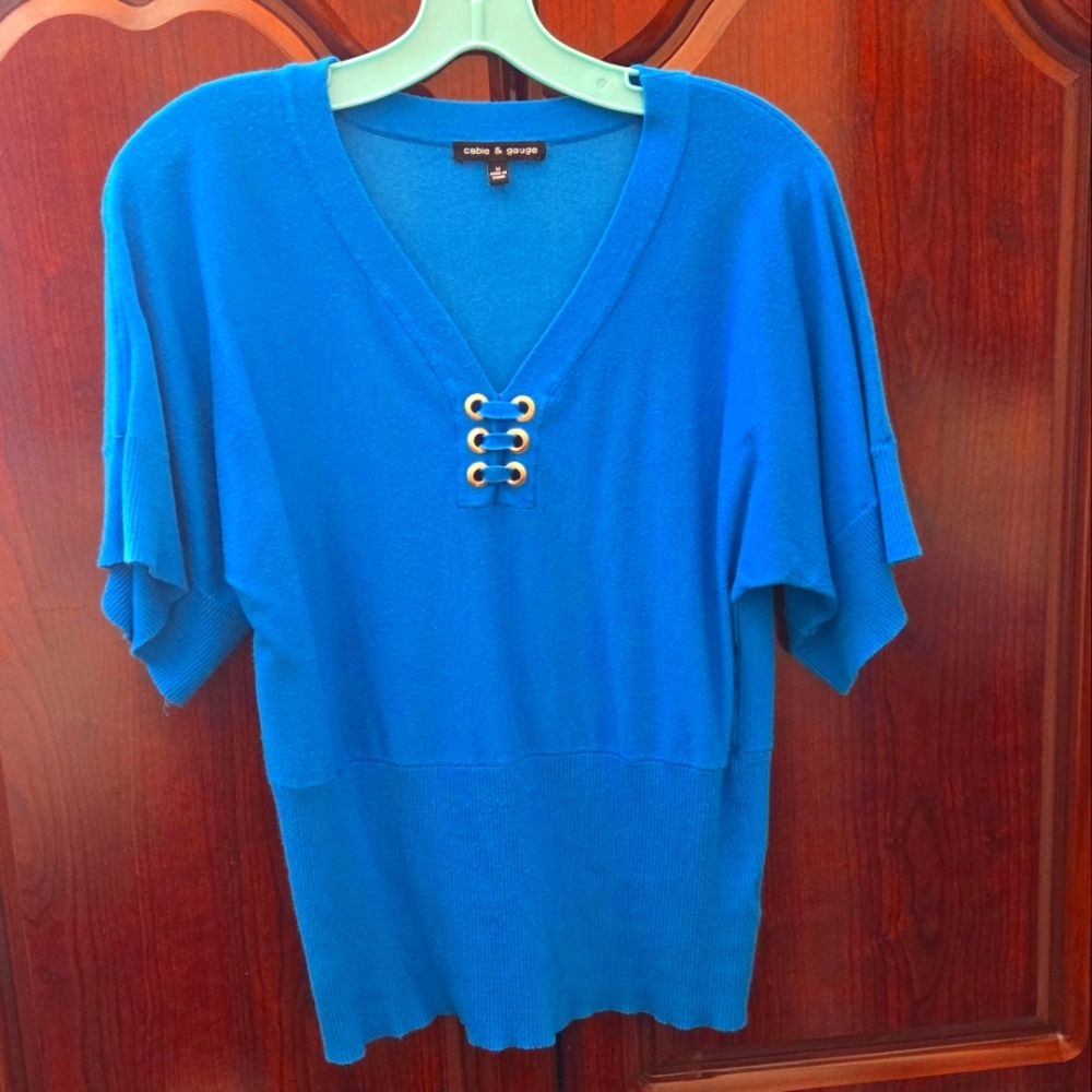 Cable & Gauge V Neck Sweater top M